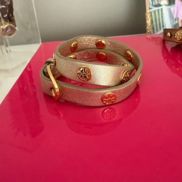 Tory Burch Gold Leather Wrap Bracelet with Logo Accents - Picture 3 of 3
